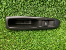 Кнопка стеклоподъемника правая задняя Renault Kaptur 2019 1.6 H4MD429