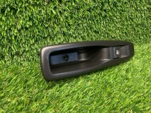 Кнопка стеклоподъемника правая задняя Renault Kaptur 2019 1.6 H4MD429