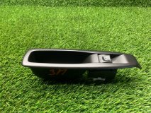 Кнопка стеклоподъемника правая задняя Renault Kaptur 2019 1.6 H4MD429