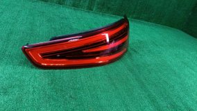 Фонарь задний правый Audi Q3 8U