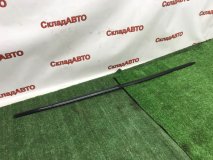 Молдинг двери левый передний Молдинг двери левый передний