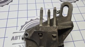 Кронштейн опоры двигателя правый Ford Fiesta CBK 2007 FXJA Кронштейн опоры двигателя правый Ford Fiesta CBK 2007 FXJA