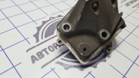 Кронштейн опоры двигателя правый Ford Fiesta CBK 2007 FXJA Кронштейн опоры двигателя правый Ford Fiesta CBK 2007 FXJA