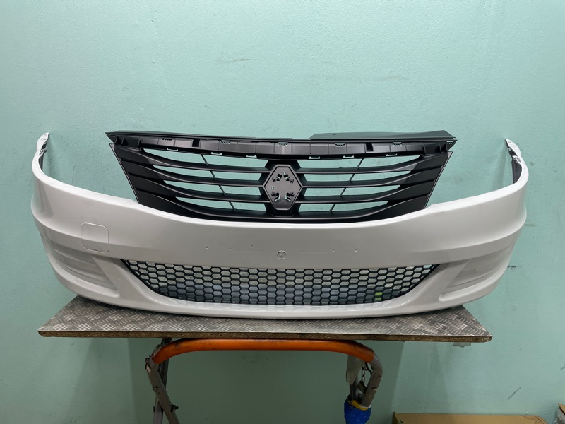 Бампер Renault Logan Белый лед 10