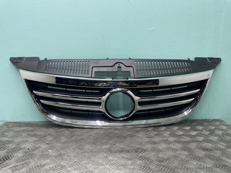 Решетка радиатора Volkswagen Tiguan 06