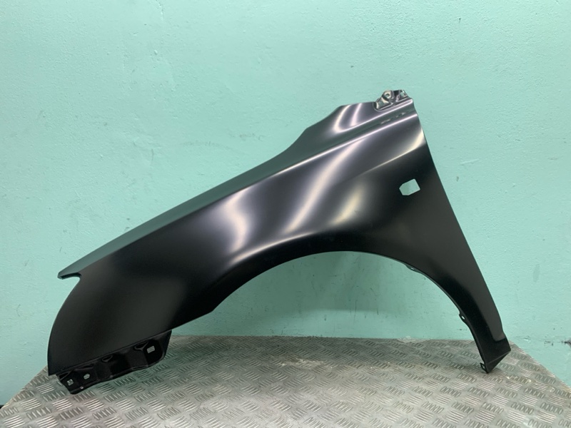 Крыло Toyota Avensis T250 03 лев.