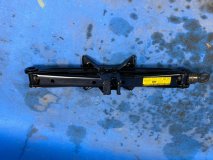 Поддомкратник , домкрат TOYOTA VITZ NCP131 2011 1NZFE