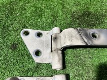 Петля двери багажника задняя Mitsubishi Pajero V45W 1998 6G74 Петля двери багажника задняя Mitsubishi Pajero V45W 1998 6G74