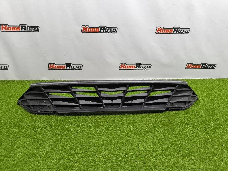 Решетка радиатора Hyundai Elantra 7 РЕСТ (б/у)