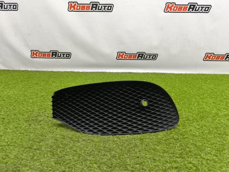 Решетка в бампер Mercedes E W213 перед. лев. (б/у)