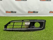 Накладка ПТФ левая передняя AUDI A8 2015 Накладка ПТФ левая передняя AUDI A8 2015