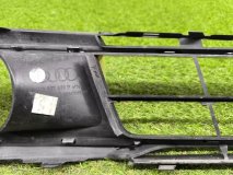 Накладка ПТФ левая передняя AUDI A8 2015 Накладка ПТФ левая передняя AUDI A8 2015