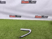 Накладка стекла левая передняя Jeep Grand Cherokee WK2