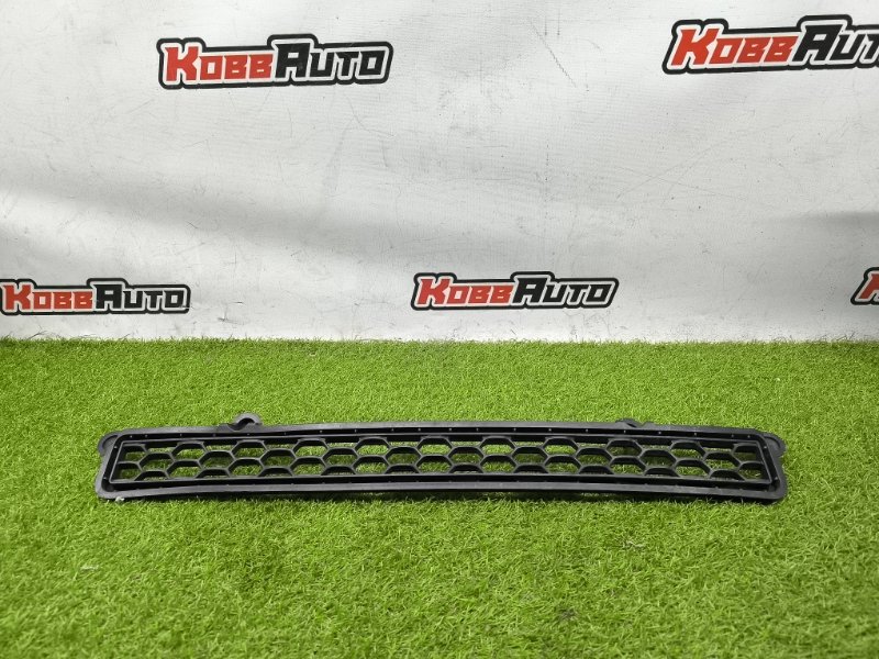 Нижняя решетка Jeep Grand Cherokee 2022 перед. (б/у)