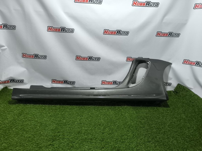 Накладка порога Porsche Cayman 718 лев. (б/у)