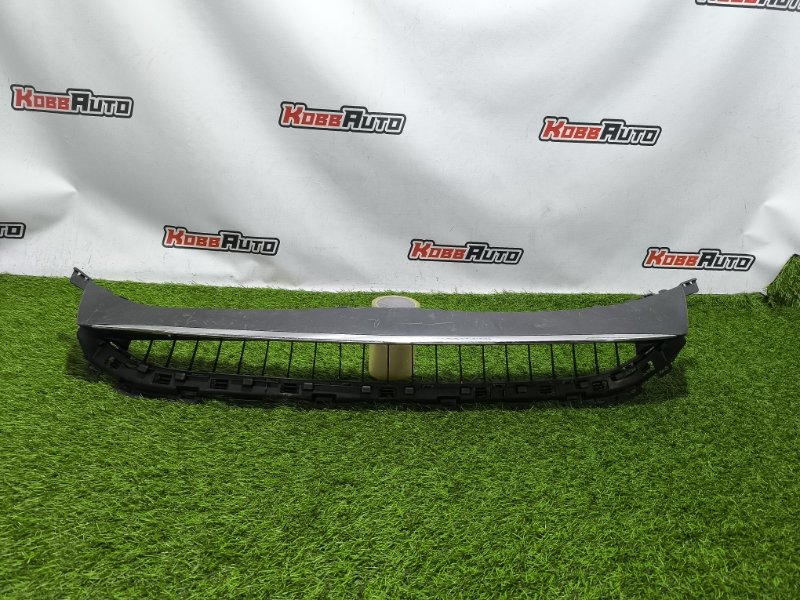 Решетка в бампер Mercedes C W206 перед. (б/у)