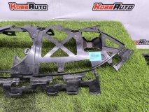 Кронштейн решетки радиатора Mercedes EQE V295