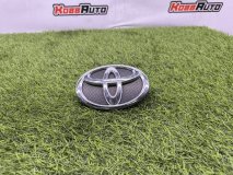 Эмблема Toyota Camry 2012-2017