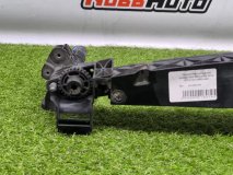 Кронштейн решетки радиатора Mercedes E W212 Кронштейн решетки радиатора Mercedes E W212