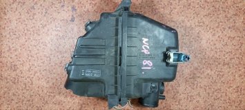 Корпус воздушного фильтра Toyota Sienta NCP81G 1NZFE