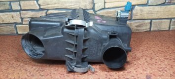 Корпус воздушного фильтра Toyota Sienta NCP81G 1NZFE