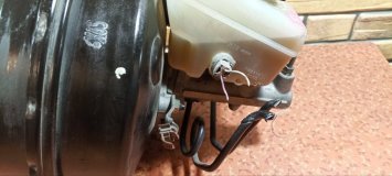 Главный тормозной цилиндр Toyota Mark 2 JZX110 1JZFSE