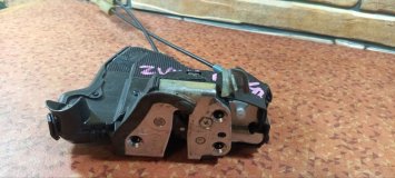 Замок двери правый передний TOYOTA PRIUS ALPHA ZVW41 2ZRFXE