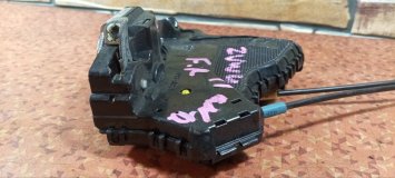 Замок двери правый передний TOYOTA PRIUS ALPHA ZVW41 2ZRFXE