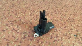 Расходомер воздушный Toyota Spade NSP140 1NR-FE