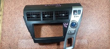 Консоль магнитофона Toyota PRIUS ALPHA ZVW41 2ZRFXE