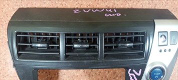 Консоль магнитофона Toyota PRIUS ALPHA ZVW41 2ZRFXE