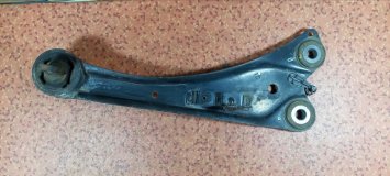 Рычаг правый задний Toyota SAI AZK10 2AZFXE