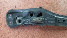 Балка под КПП Toyota Caldina Van ET196V 5EFE