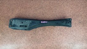Балка под КПП Toyota WISH ZNE10G 1ZZFE