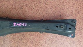 Балка под КПП Toyota WISH ZNE10G 1ZZFE