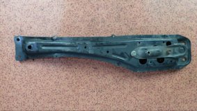 Балка под КПП Toyota WISH ZNE10G 1ZZFE