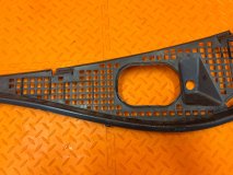 Решетка под лобовое стекло правая RENAULT Duster джип/suv 5 дв 2015 h4md430