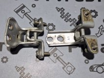 Петли двери левые задние Mitsubishi Lancer Cedia CS2A 2000 4G15