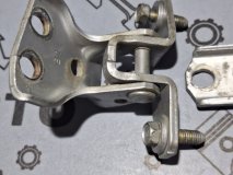 Петли двери левые задние Mitsubishi Lancer Cedia CS2A 2000 4G15