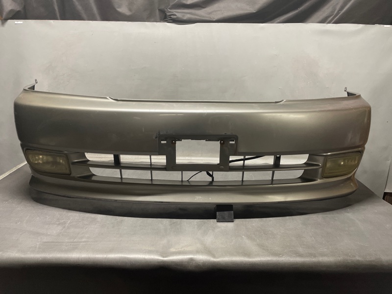 Бампер Toyota GRANVIA VCH10 5VZ перед. (б/у)
