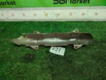 Кожух выпускного коллектора правый передний Toyota Land Cruiser UZJ100 2002 2UZ-FE