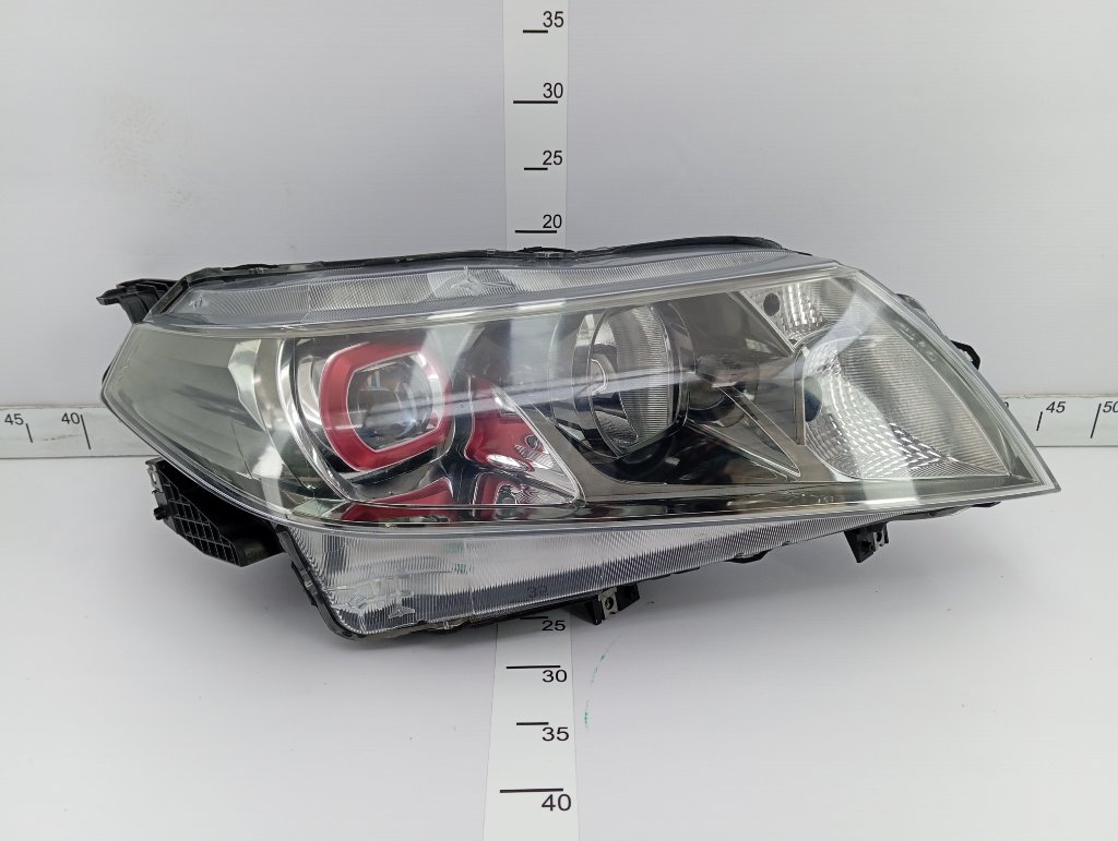 Фара Suzuki Escudo YEA1S 2015 прав. (б/у)