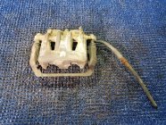 Суппорт правый передний NISSAN ELGRAND NE51 VQ25DE