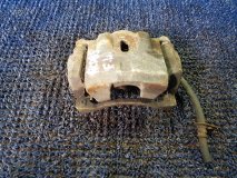 Суппорт левый передний TOYOTA SIENTA NCP85