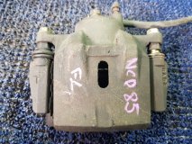 Суппорт левый передний TOYOTA SIENTA NCP85