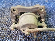 Суппорт левый передний TOYOTA SIENTA NCP85