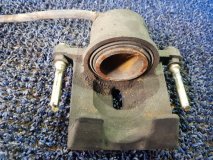 Суппорт левый передний TOYOTA SIENTA NCP85