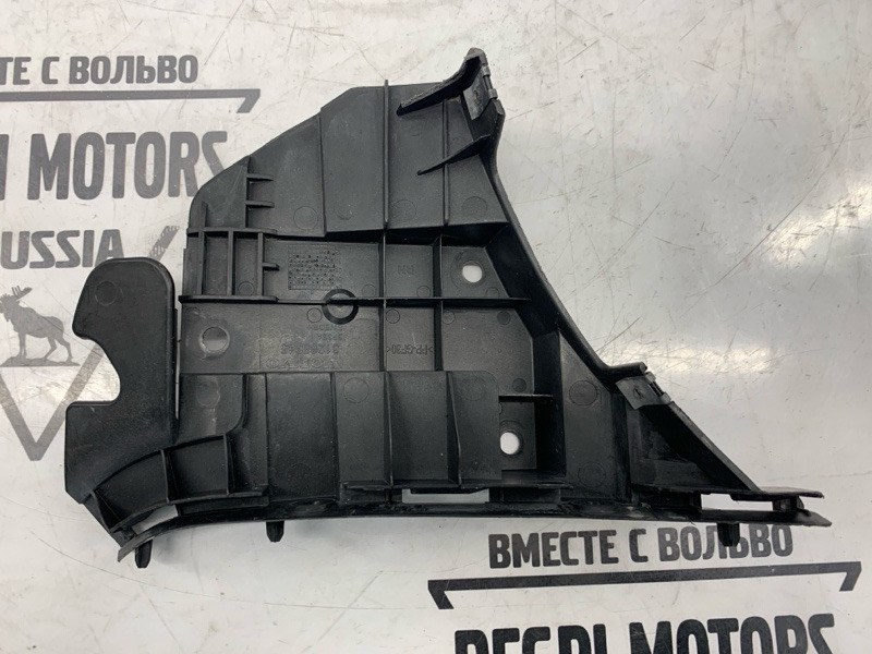 Кронштейн бампера Volvo V70 B5244S 2007 перед. прав. (б/у)
