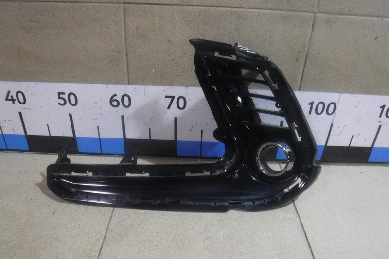 Решетка в бампер левая Hyundai Elantra 6 (б/у)