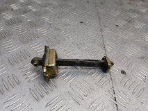 Ограничитель двери левый передний Nissan Terrano2 R20 2006 td27ti